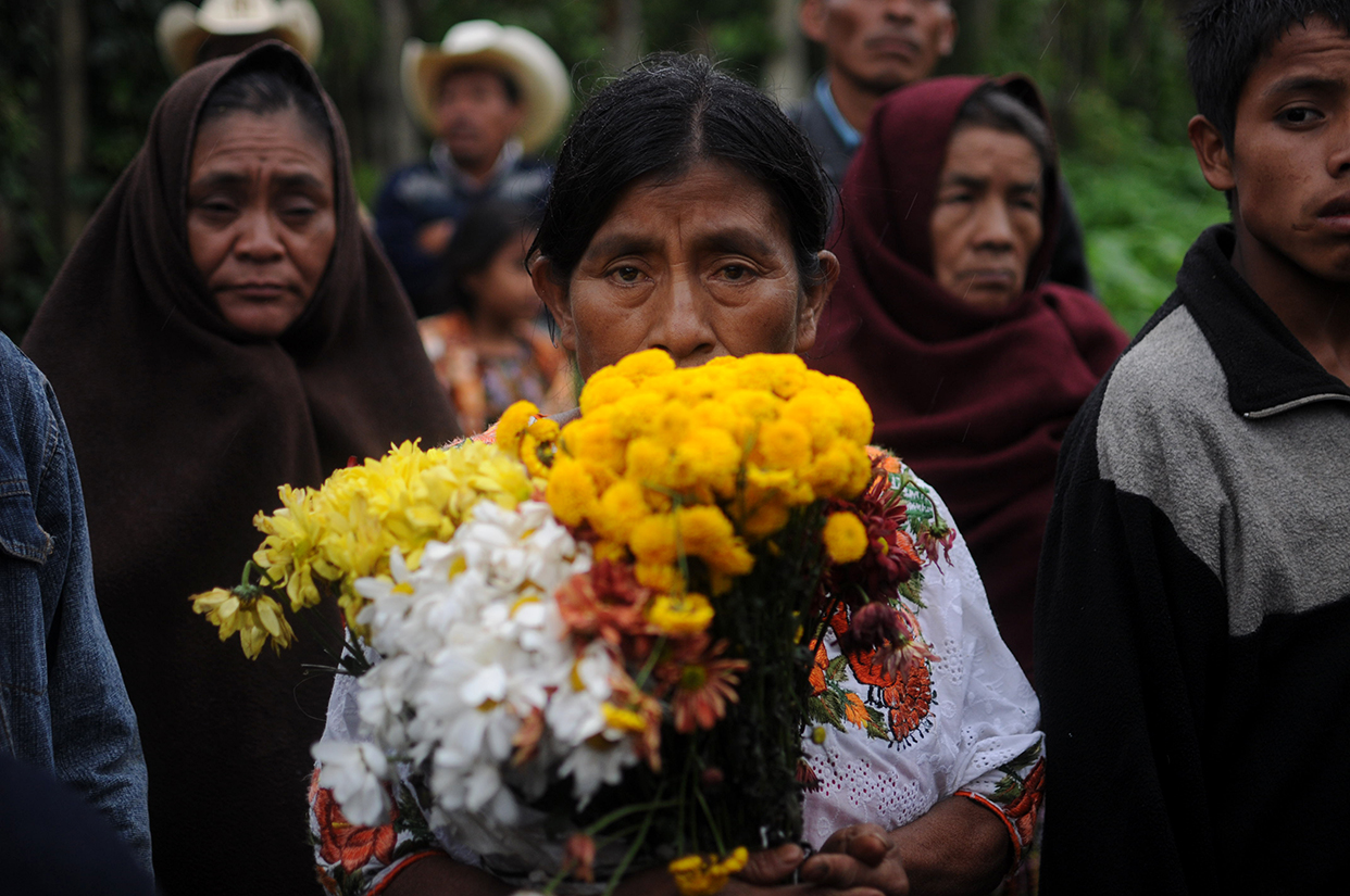 Después de 31 años Fernando Cal Jalal, Santiago Jalal Ja, Esteban Tul Tul y su hijo Alberto Caal, Baldomero Chiquín y Alberto Baaz, tienen un lugar para que sus familiares les lleven flores.